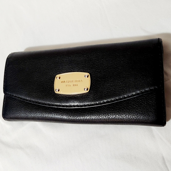 Michael Kors MK Wallet - Picture 4 of 7
